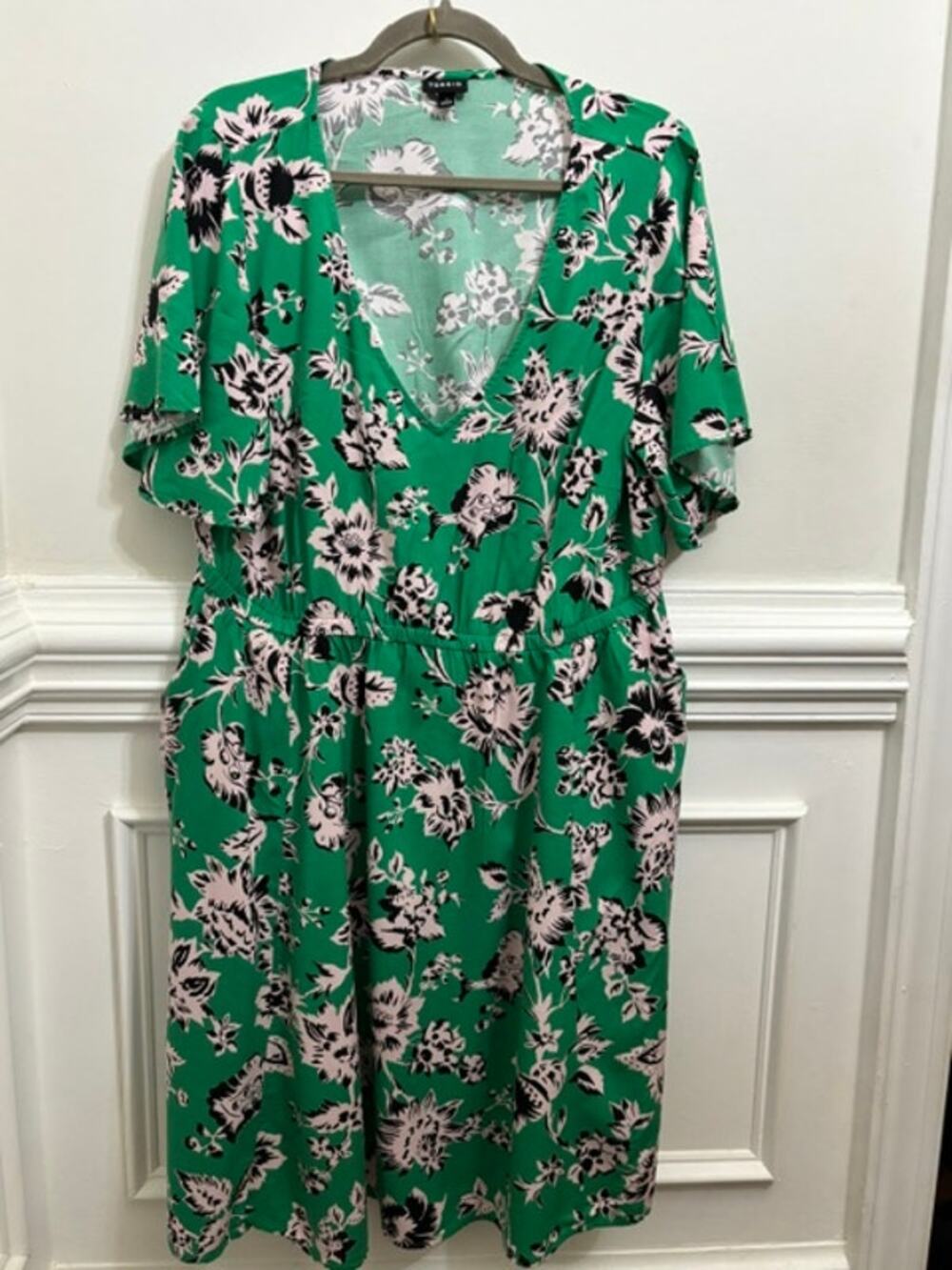 Torrid Dress Short Sleeve Green Floral V-Neck Flutter Pockets Size 14